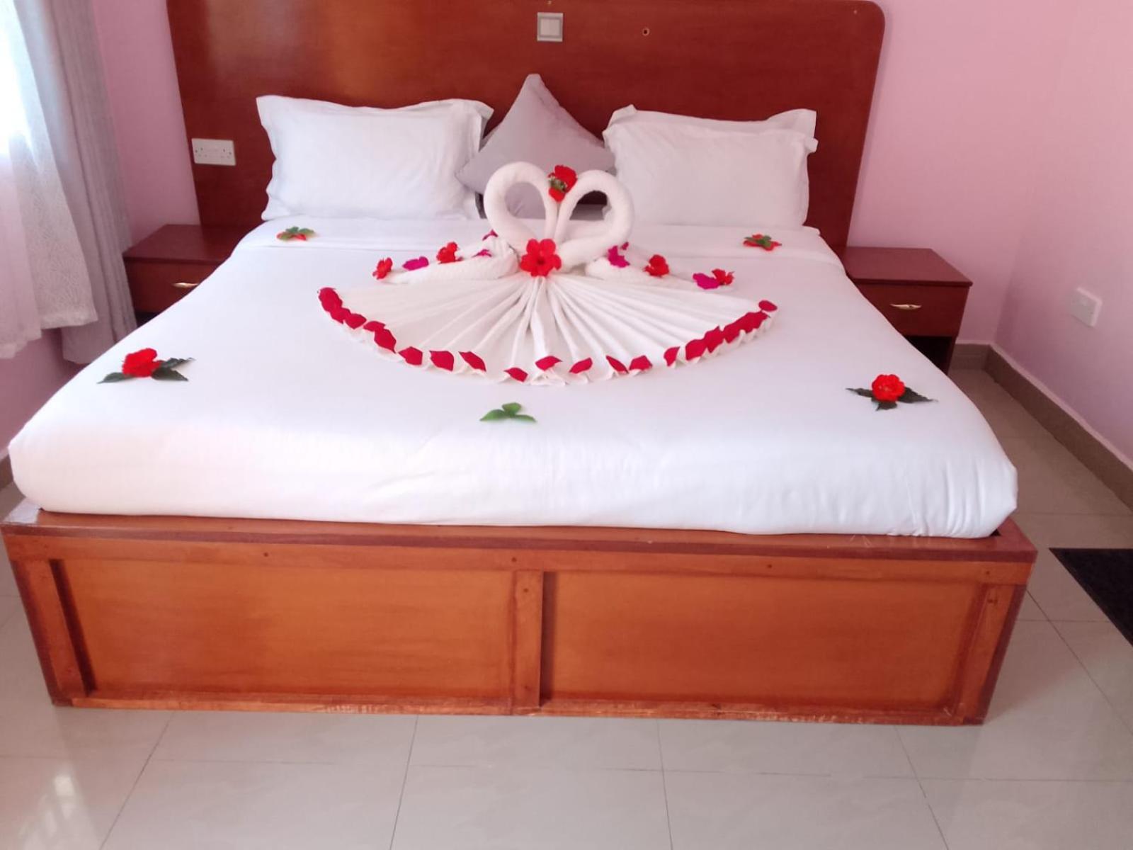 Juniper Park Resort Nyahururu Екстер'єр фото